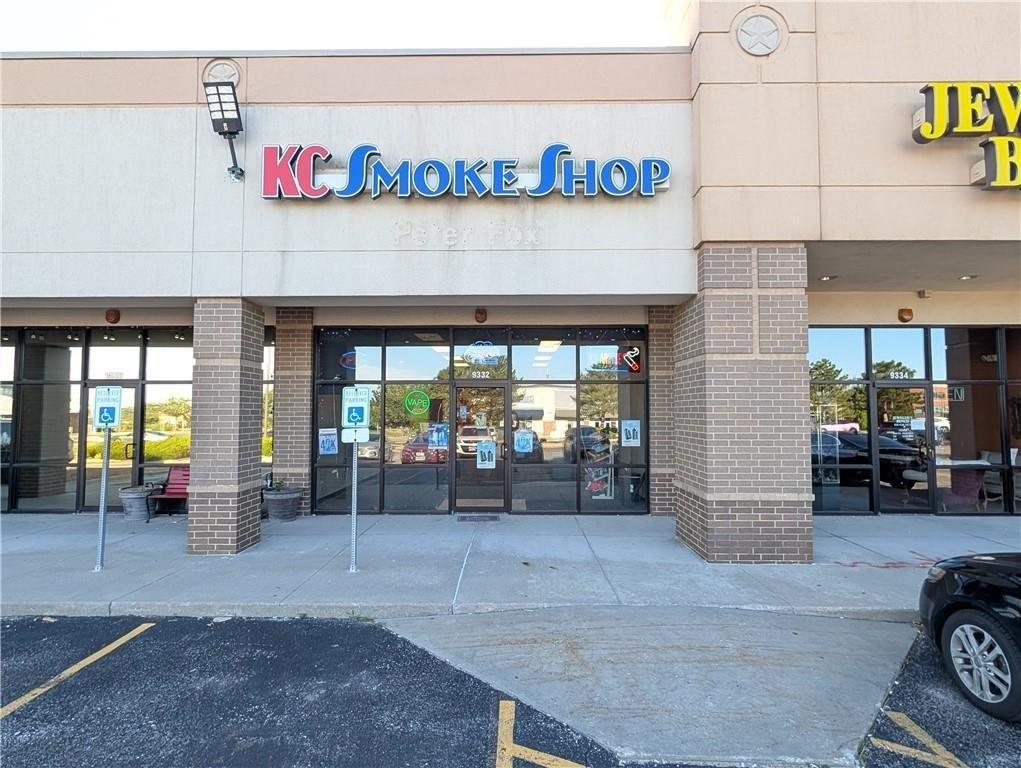 Property Image for 9322 N Oak Trafficway