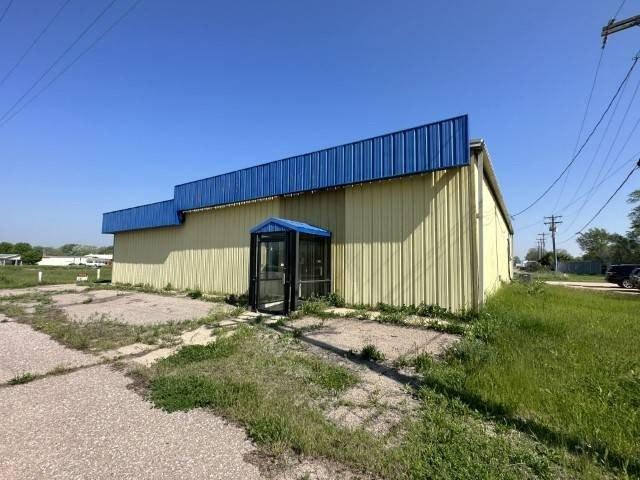 Property Image for Commercial Building - 316 E Hwy 20
