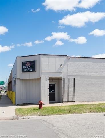 Property Image for 300 E 8 MILE Road