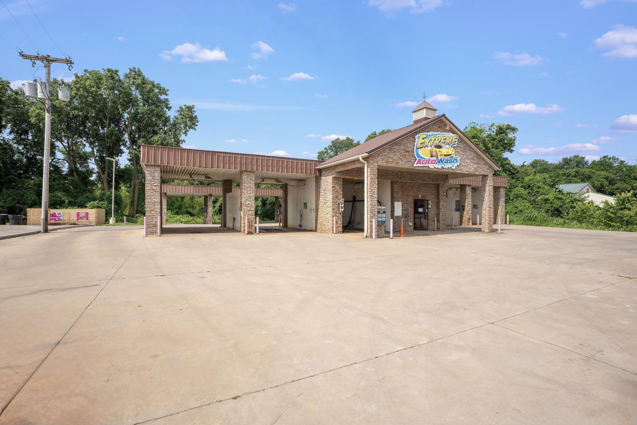 Property Image for 701 E Illinois Avenue