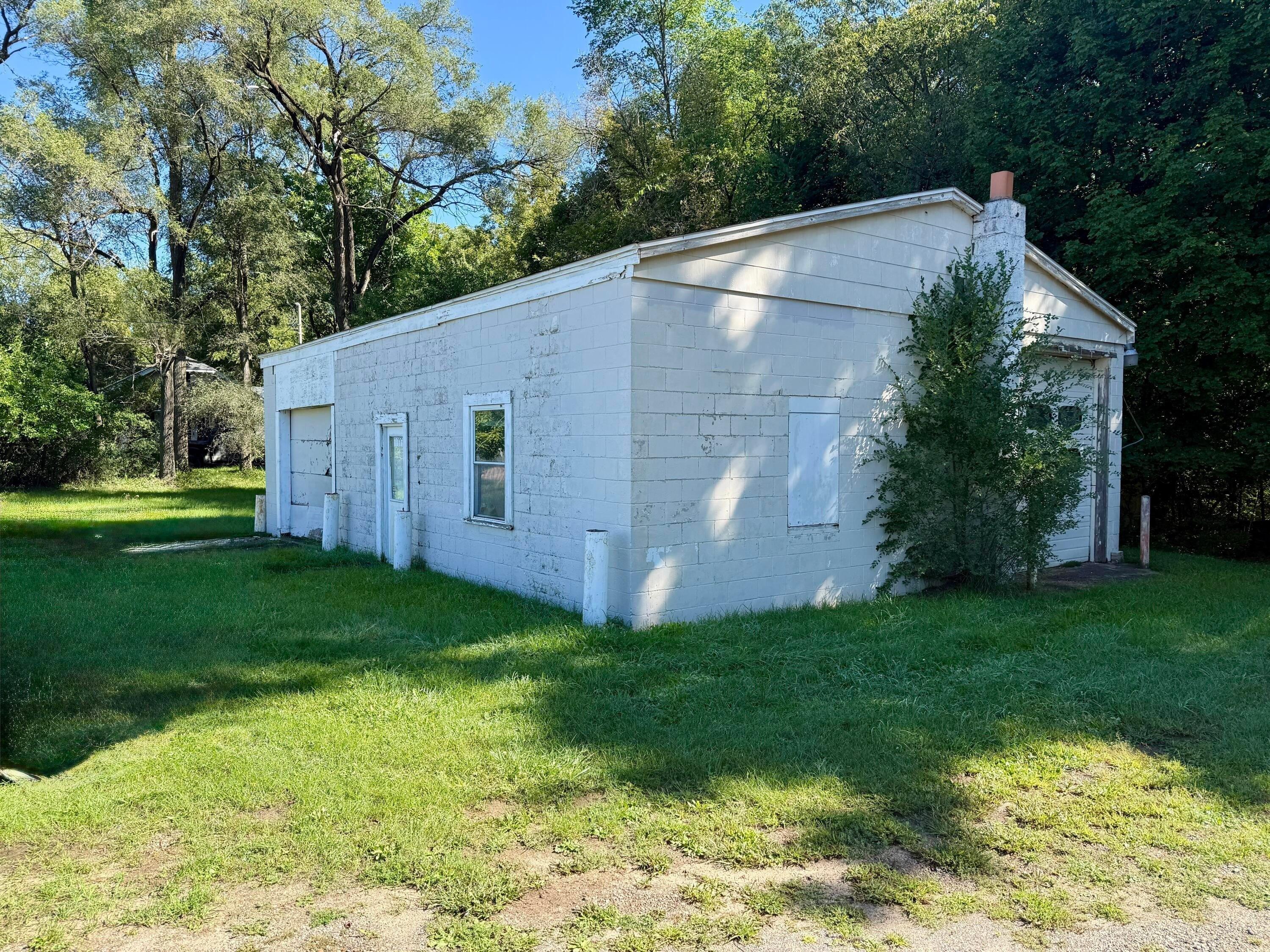 Property Image for 2409 Lansing Ave, Jackson, MI 49202
