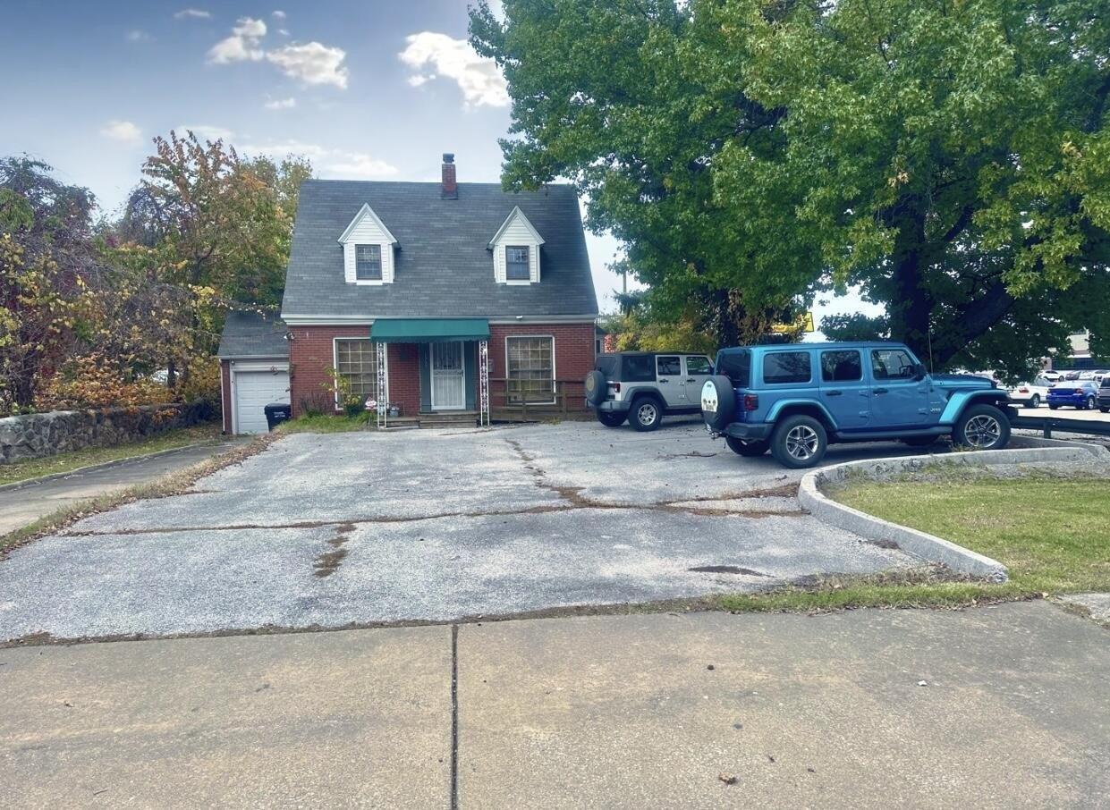 Property Image for 1737 E Walnut Street