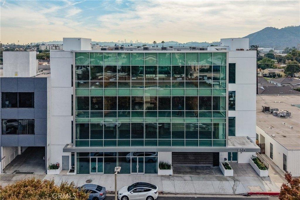 Property Image for 610 W Broadway