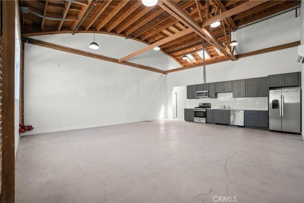 Property Image for 1901 S Pacific Avenue 3