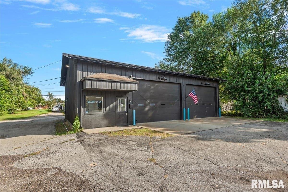 Property Image for 619 & 621 N GRAND Avenue West
