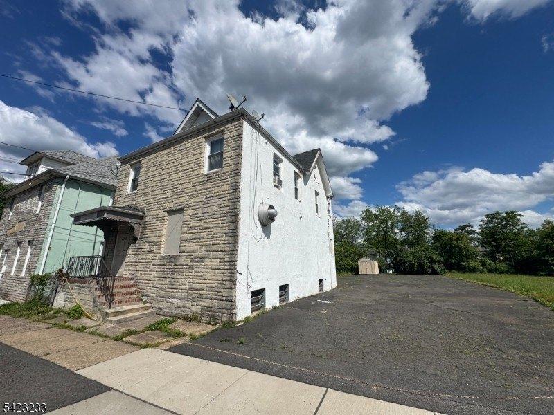Property Image for 814 E 3Rd St