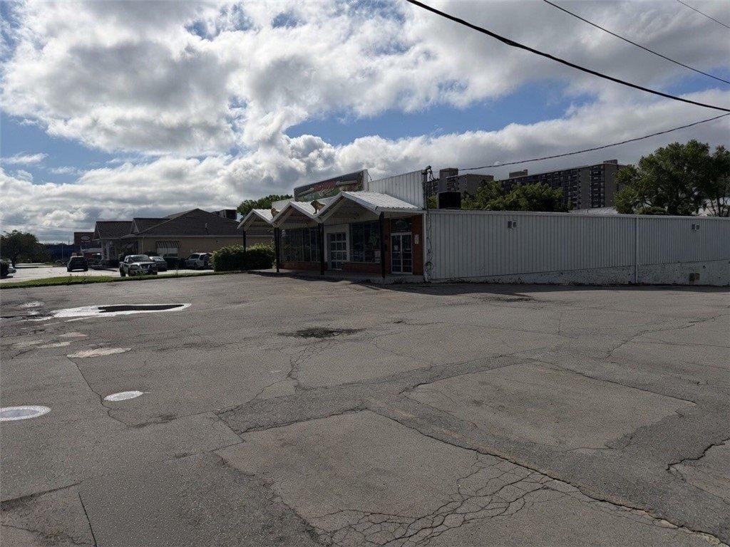 Property Image for 535 E Ridge Road