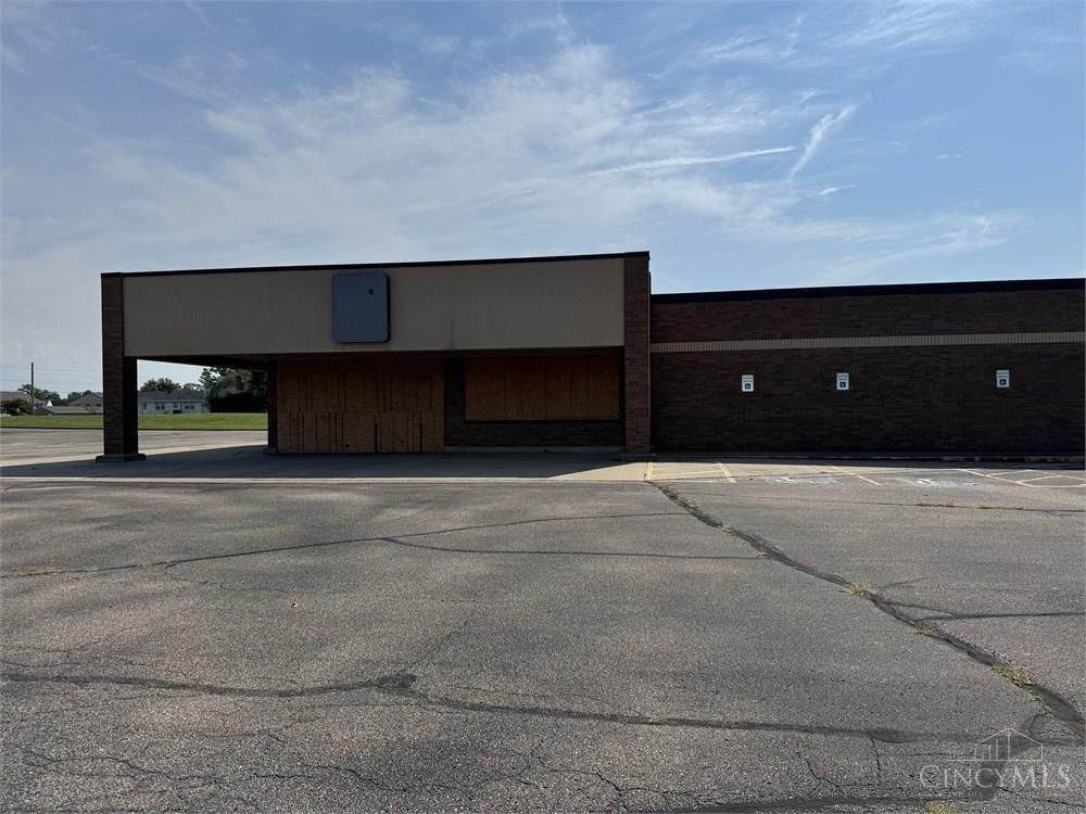 Property Image for 1135 W Kemper Road