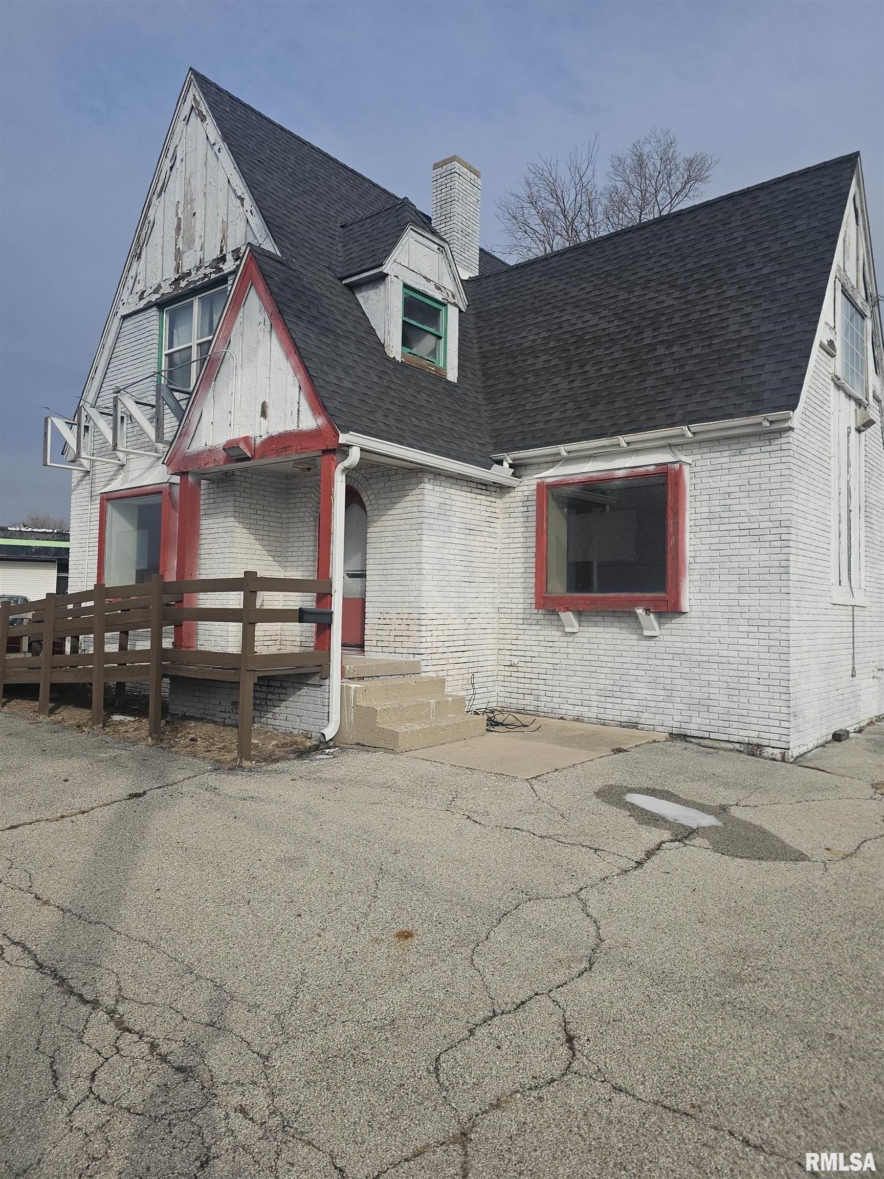 Property Image for 3212 N UNIVERSITY Street