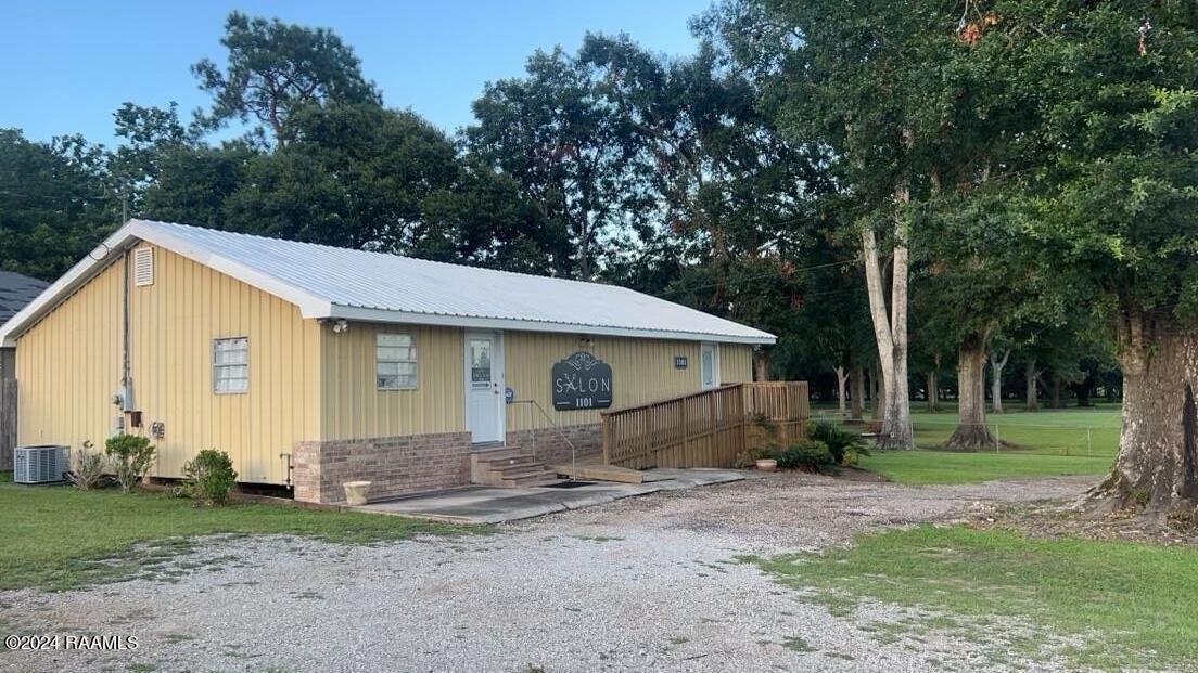 Property Image for 1101 E Pont Des Mouton Road