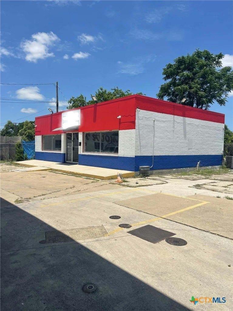 Property Image for 519 W Veterans Memorial Boulevard