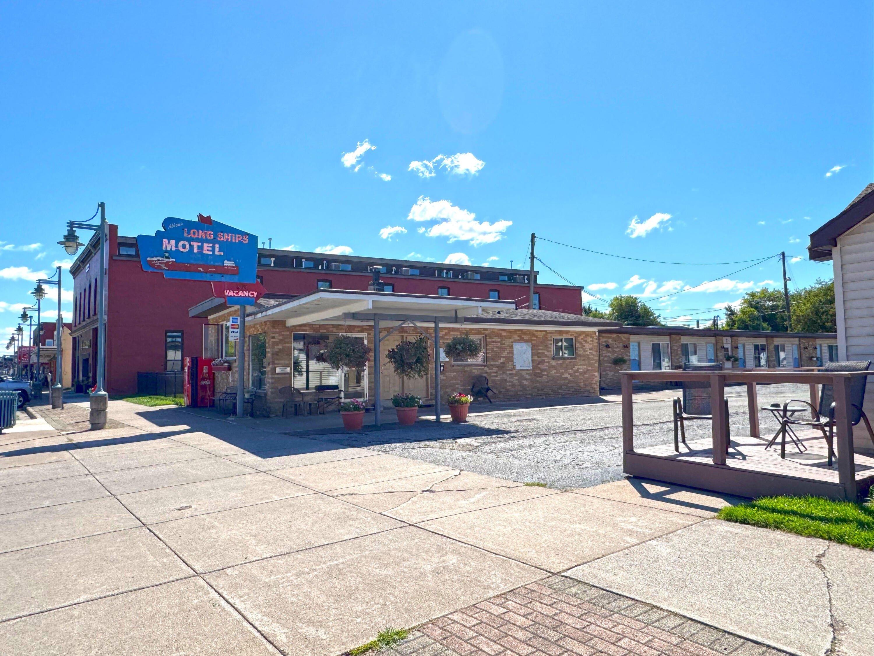 Property Image for 427 W Portage Ave