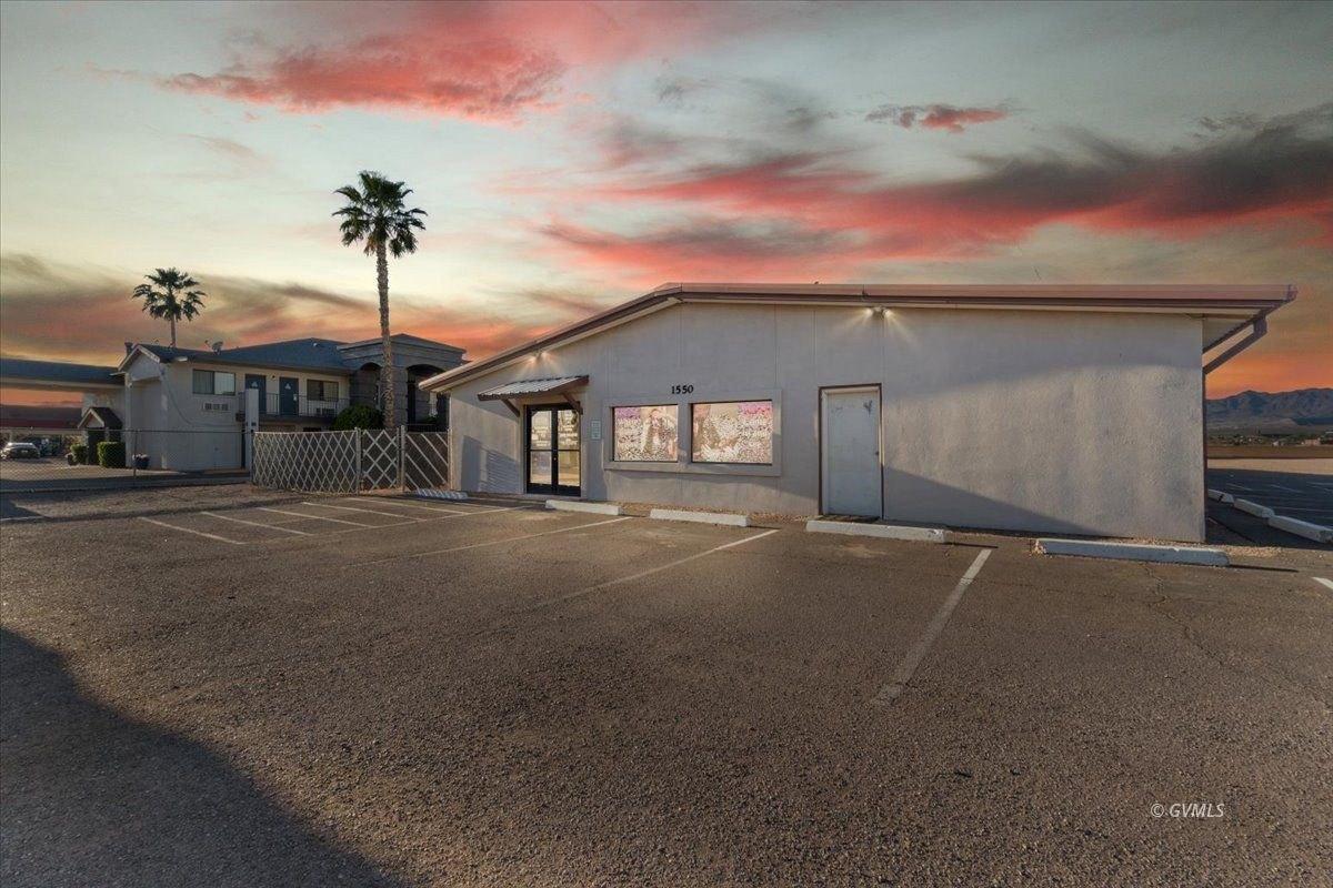 Property Image for 1550 W Thatcher Blvd