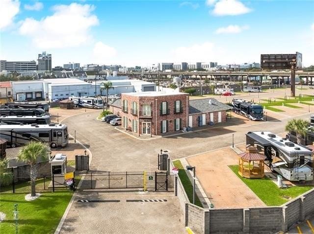 Property Image for 500 N CLAIBORNE Avenue 30