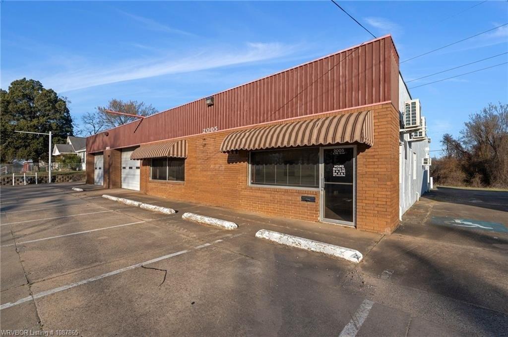 Property Image for 2001 & 2005 N 6th ST