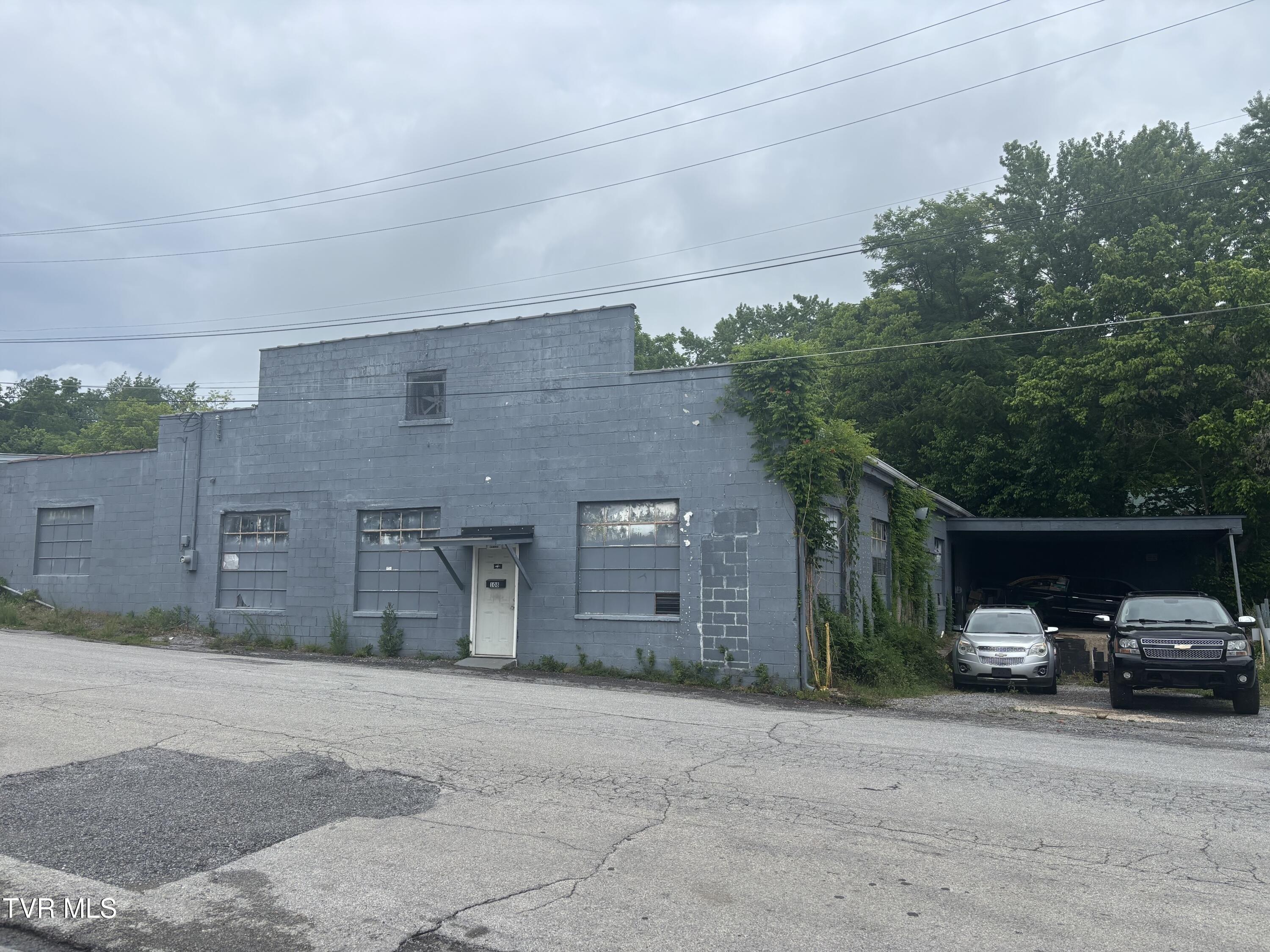 Property Image for 108 & 110 E Hardin Street