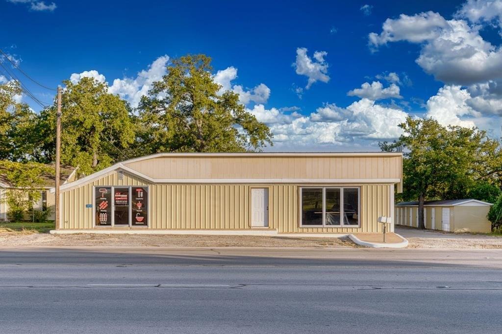 Property Image for 1709 N Llano St