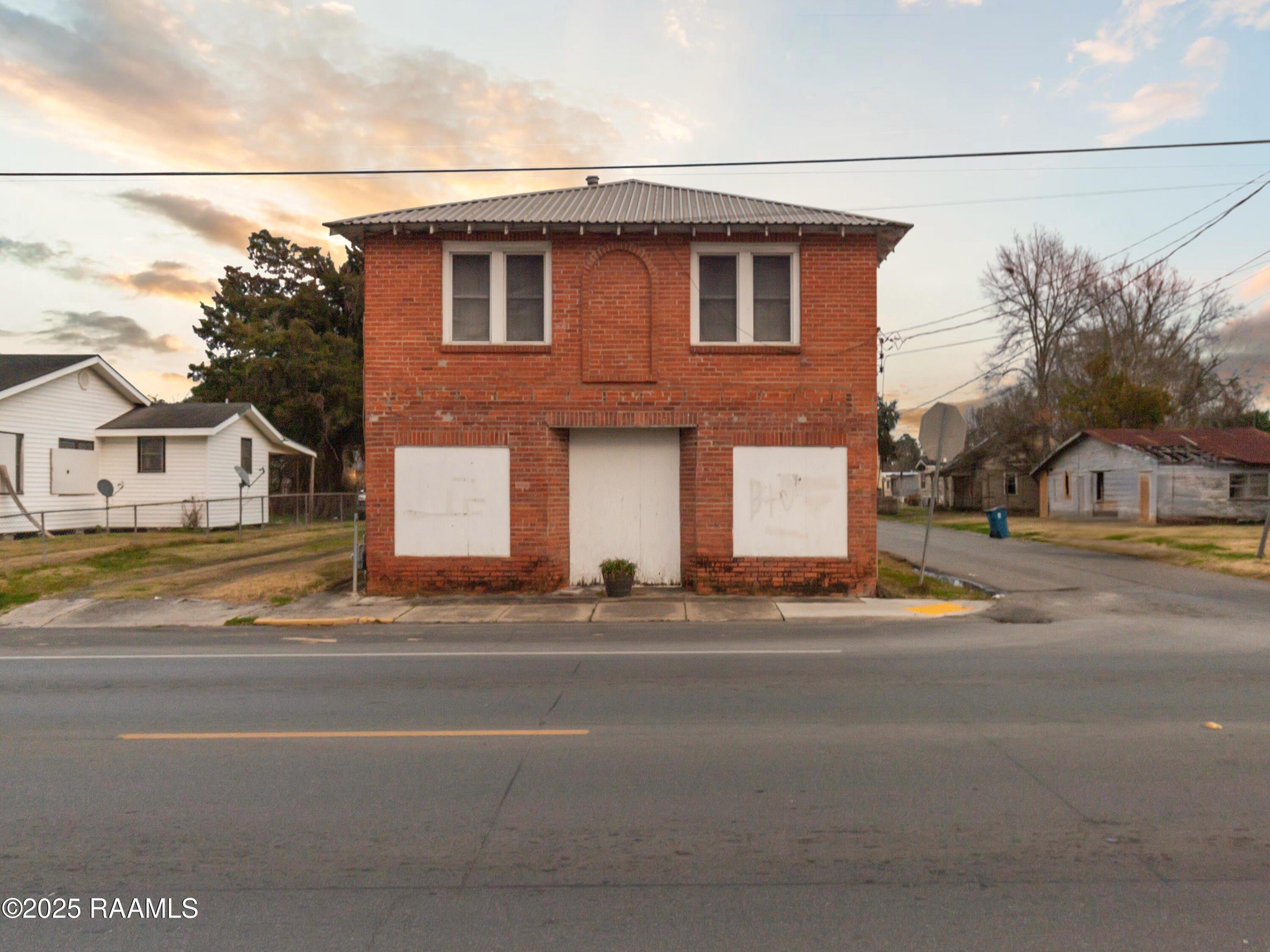 Property Image for 103 E Denbas Street