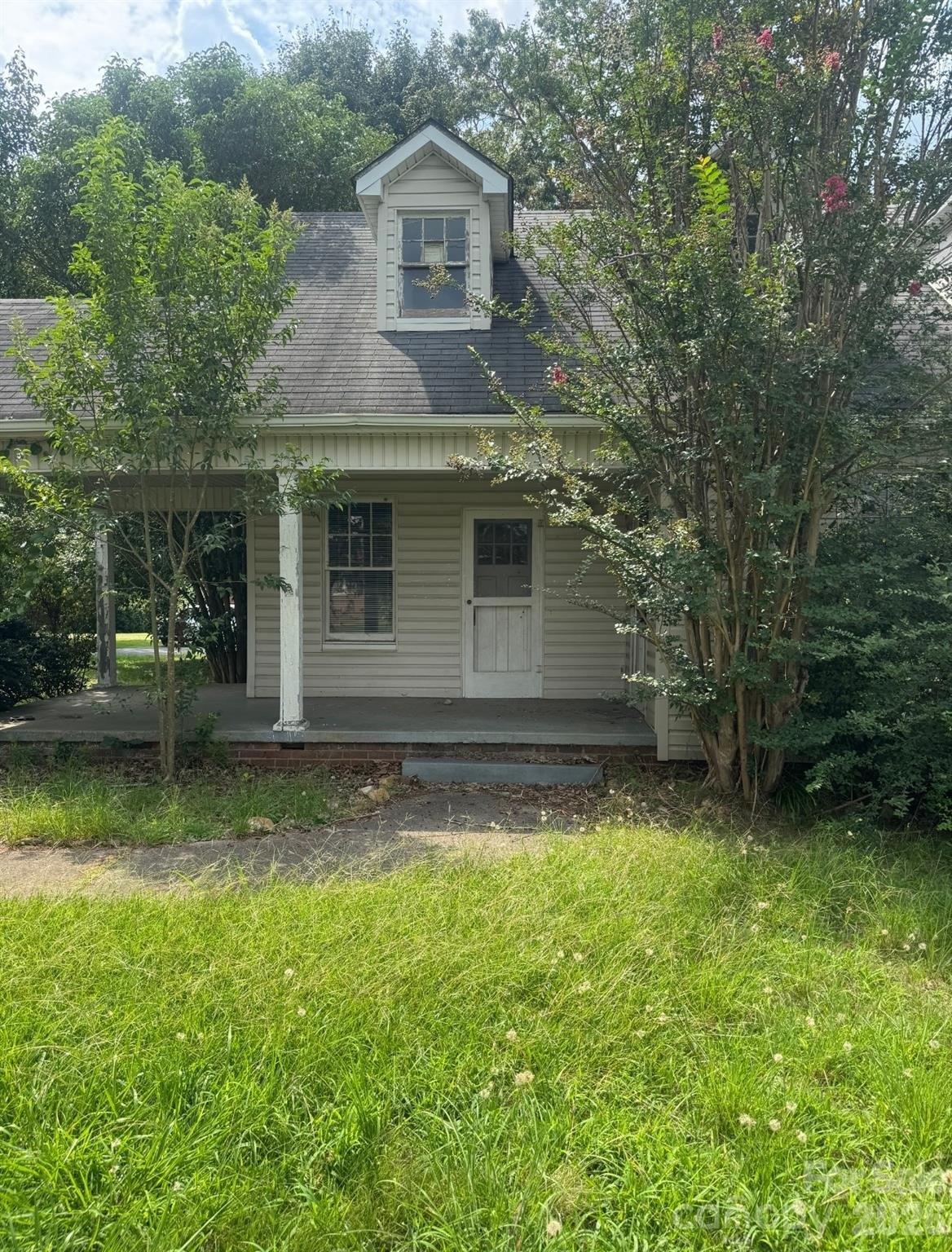 Property Image for 903 W Main Street