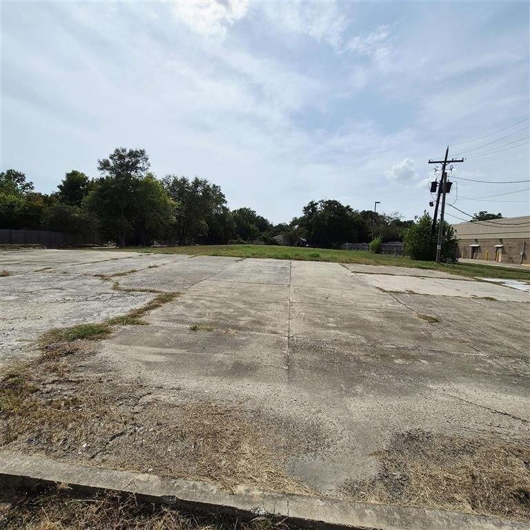 Property Image for 2016 Gertsner Memorial Dr, Lake Charles, LA 70601