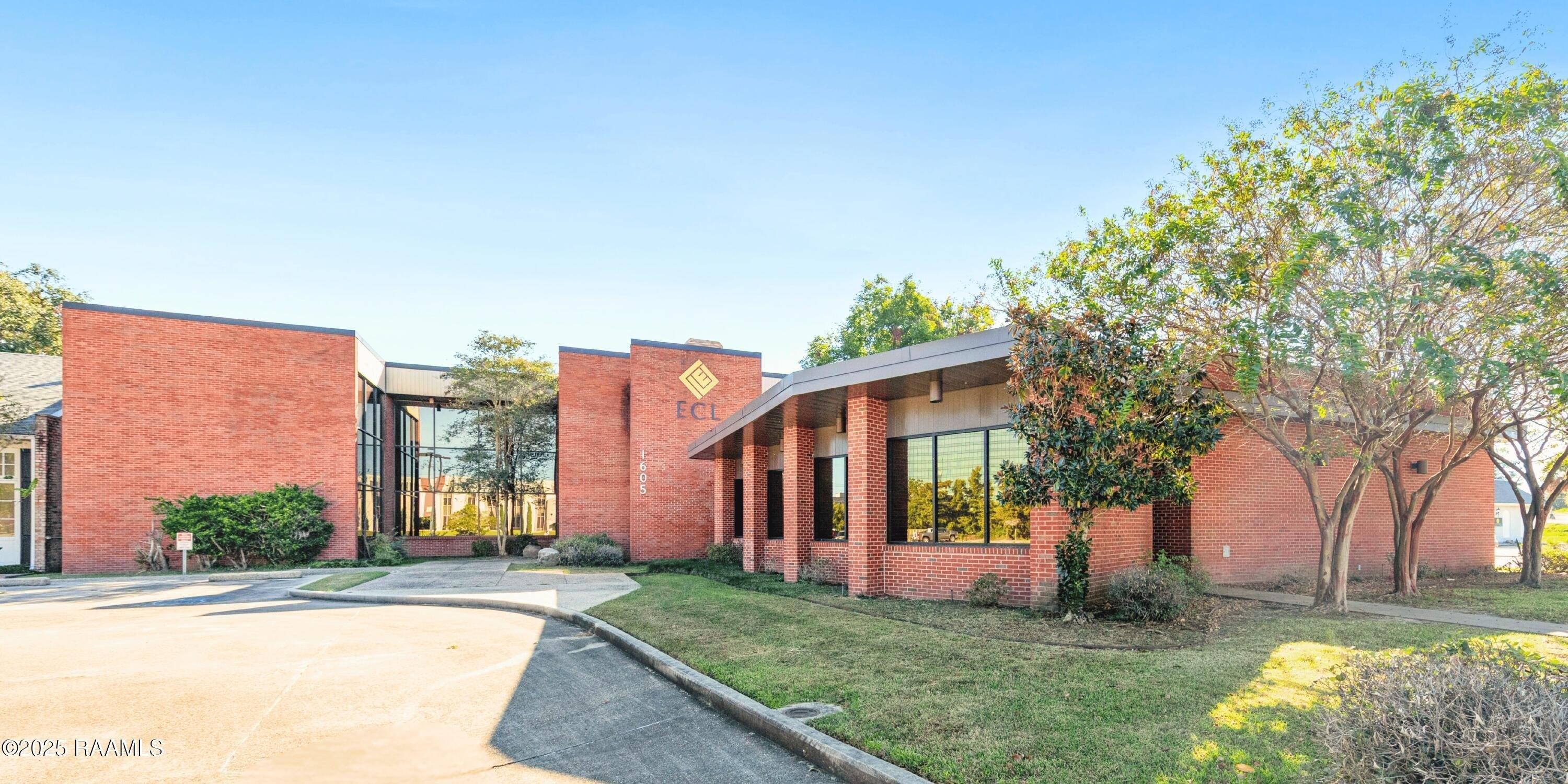 Property Image for 1605 W Pinhook Road