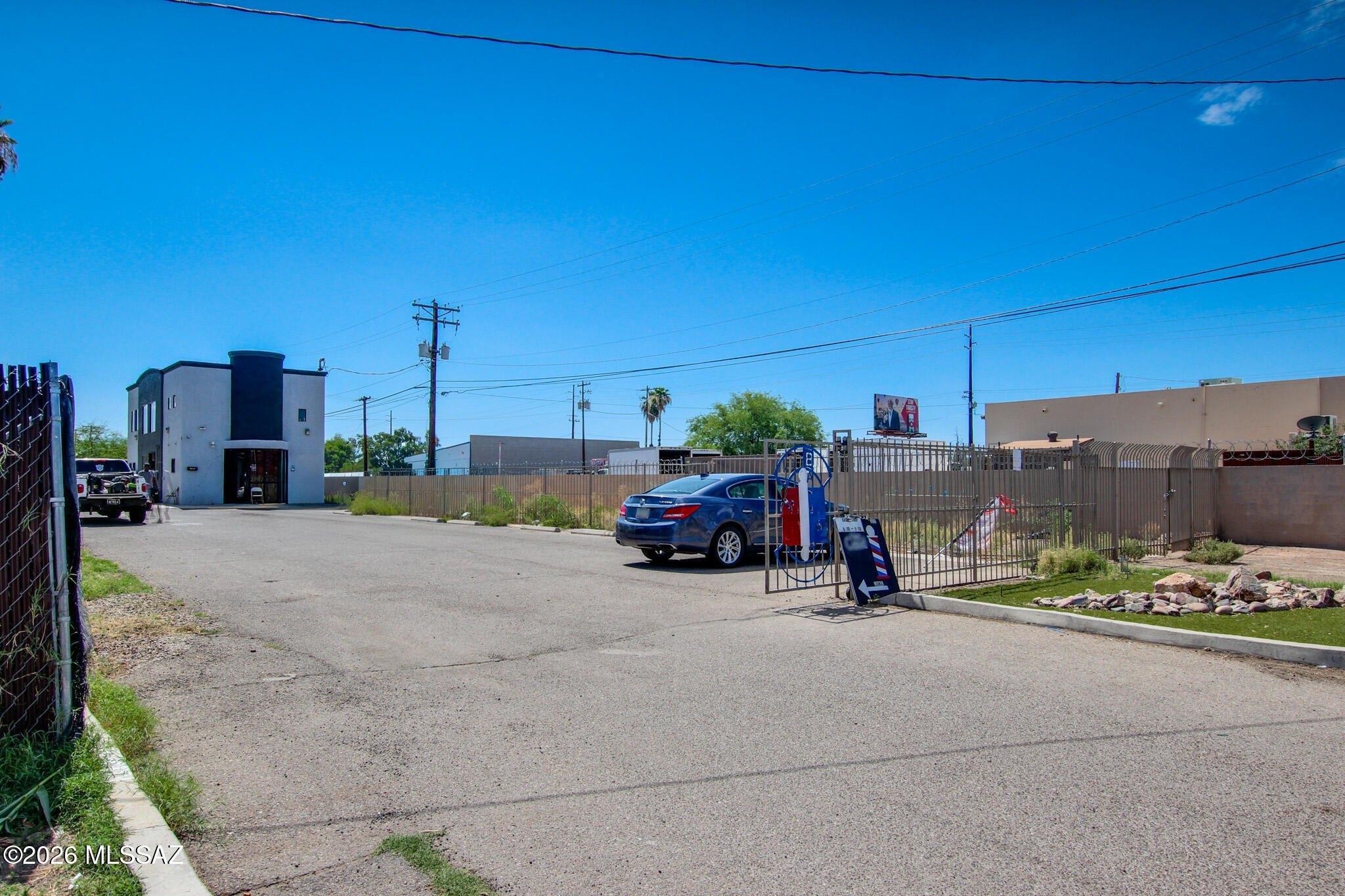 Property Image for 3232 N Stone Avenue