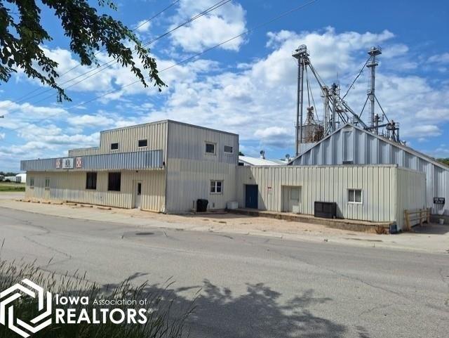 Property Image for 620 W 3Rd Street