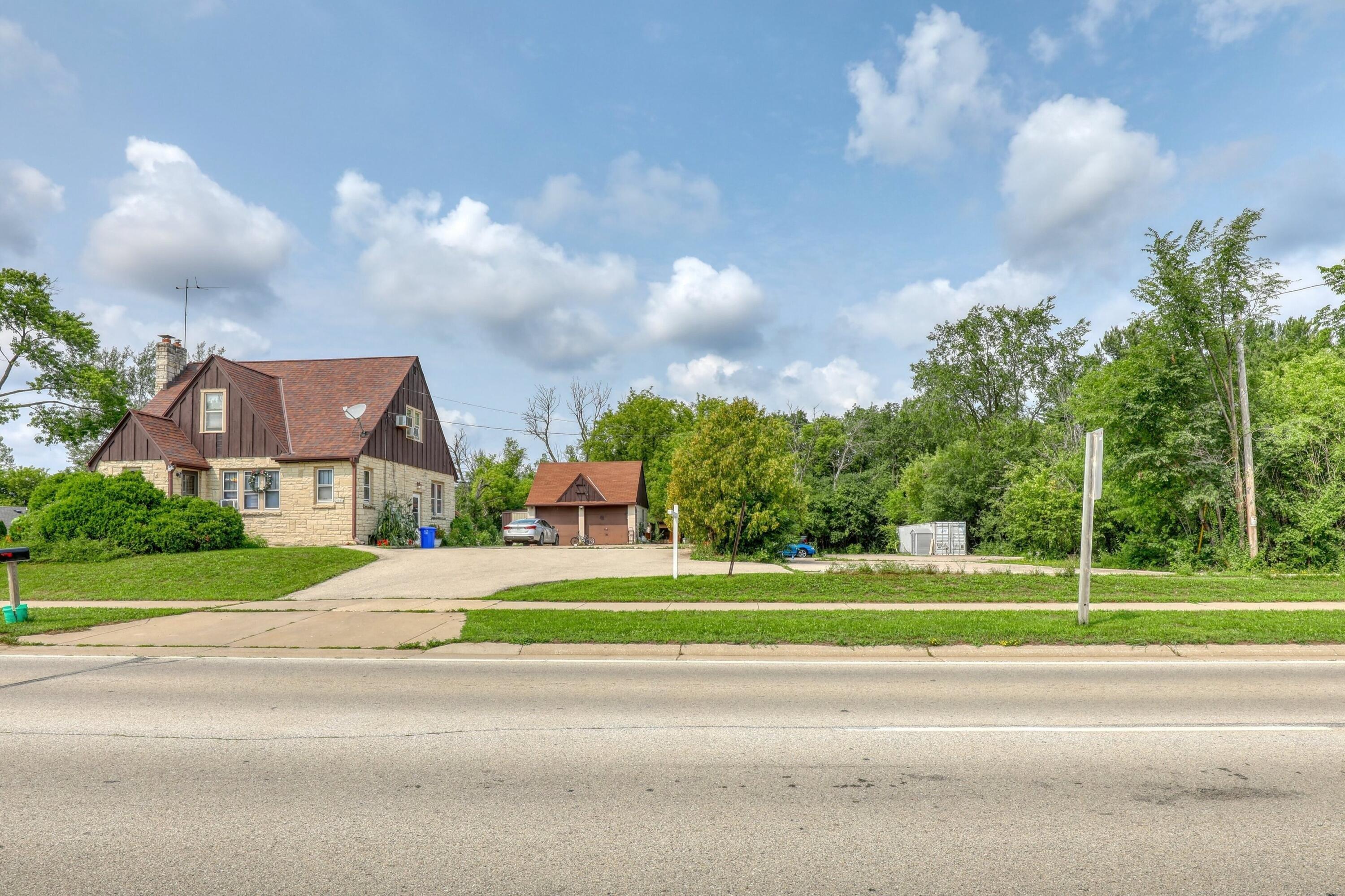 Property Image for 20060 W Greenfield Ave