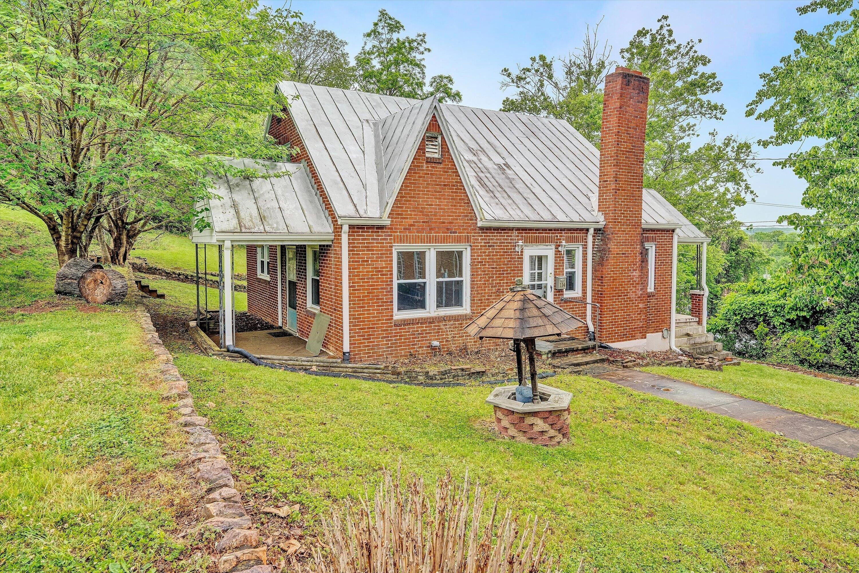Property Image for 114 W CHURCH St