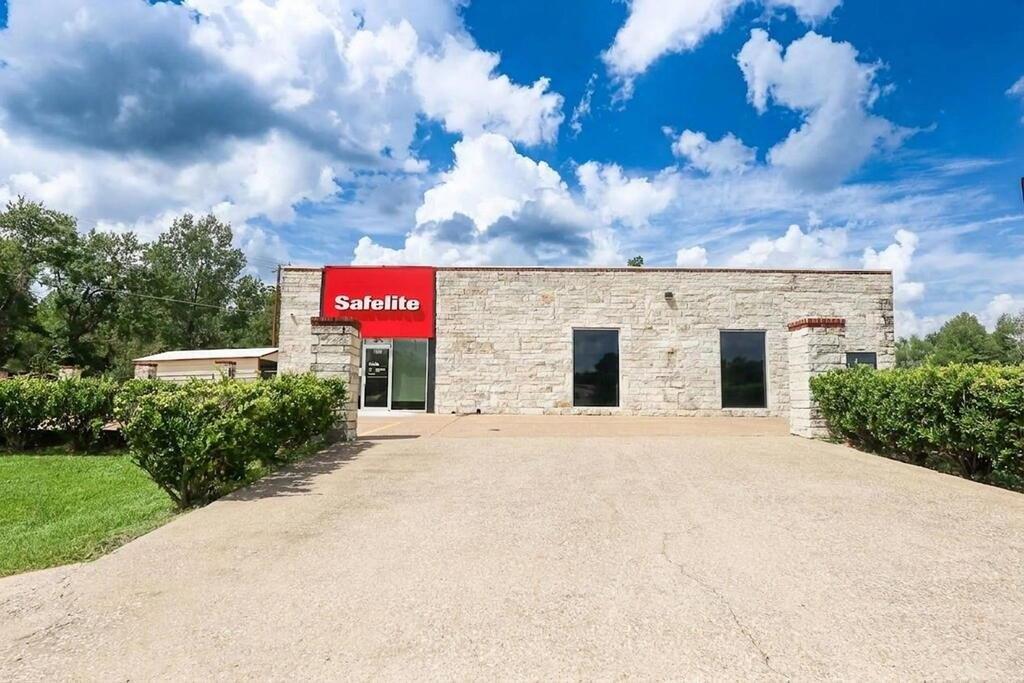 Property Image for 2001 N John Redditt