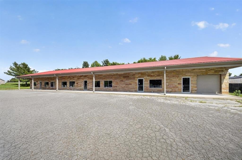 Property Image for 738 N Hwy 41