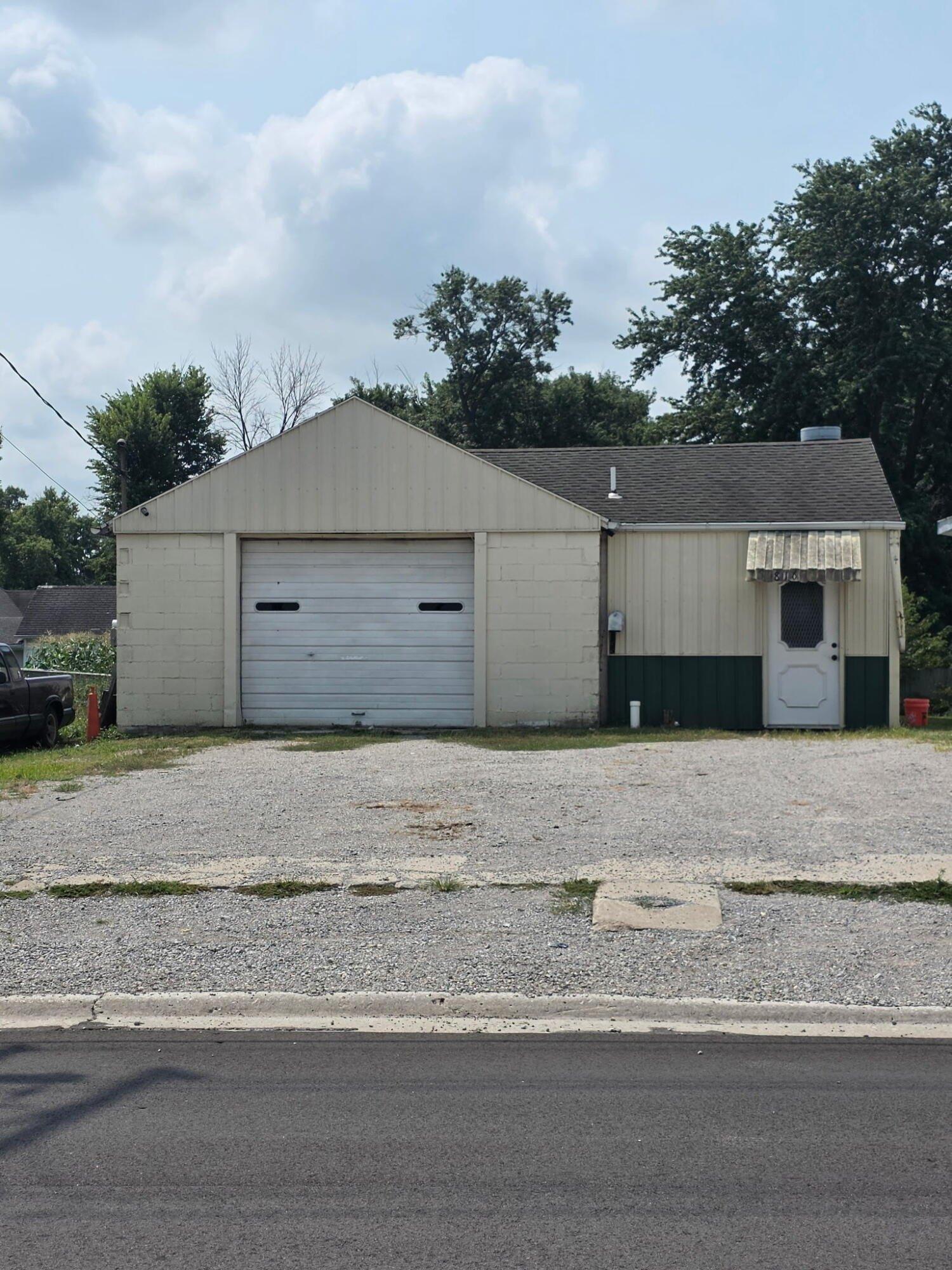 Property Image for 816 W Liberty Street