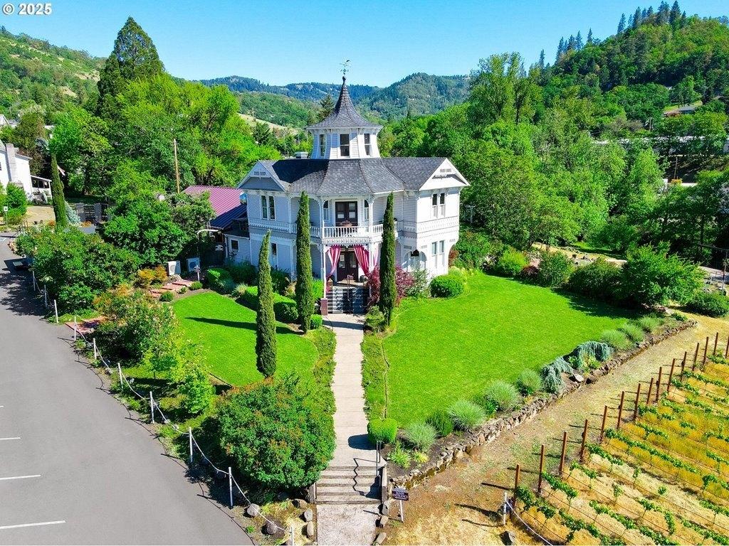 Property Image for 1851 SE Stephens St