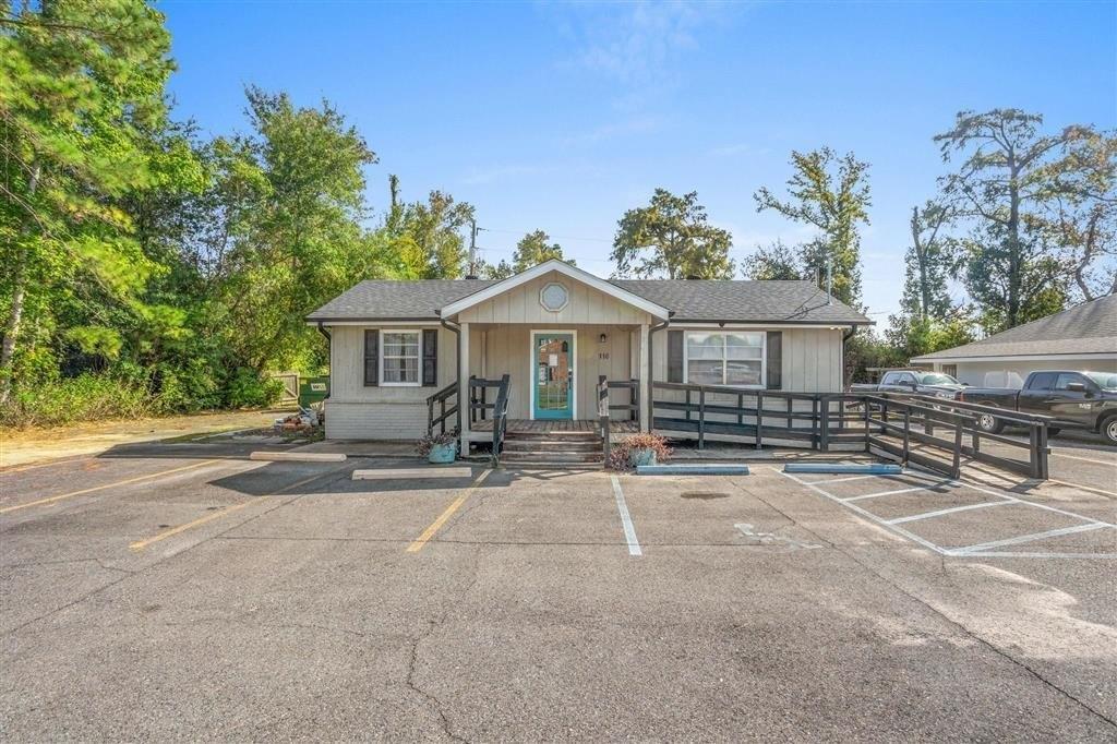 Property Image for 110 Executive Dr, Moss Bluff, LA 70611