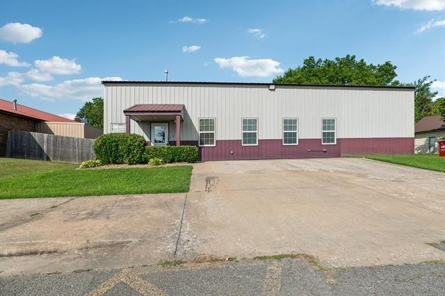 Property Image for 206 SE Railroad Street