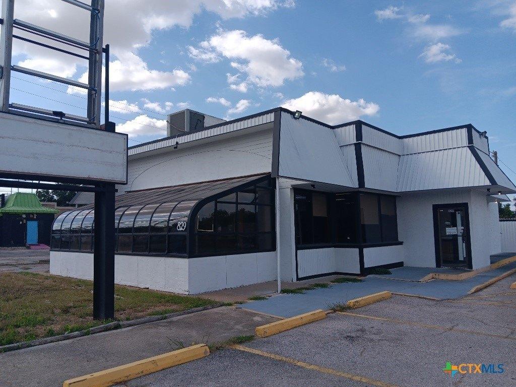 Property Image for 829 W Rancier Avenue