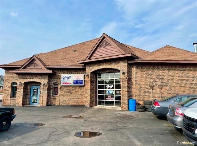 Property Image for 3041 S Wayne Road