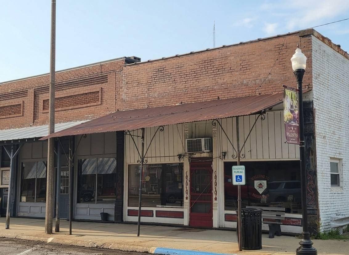 Property Image for 118 S Main St