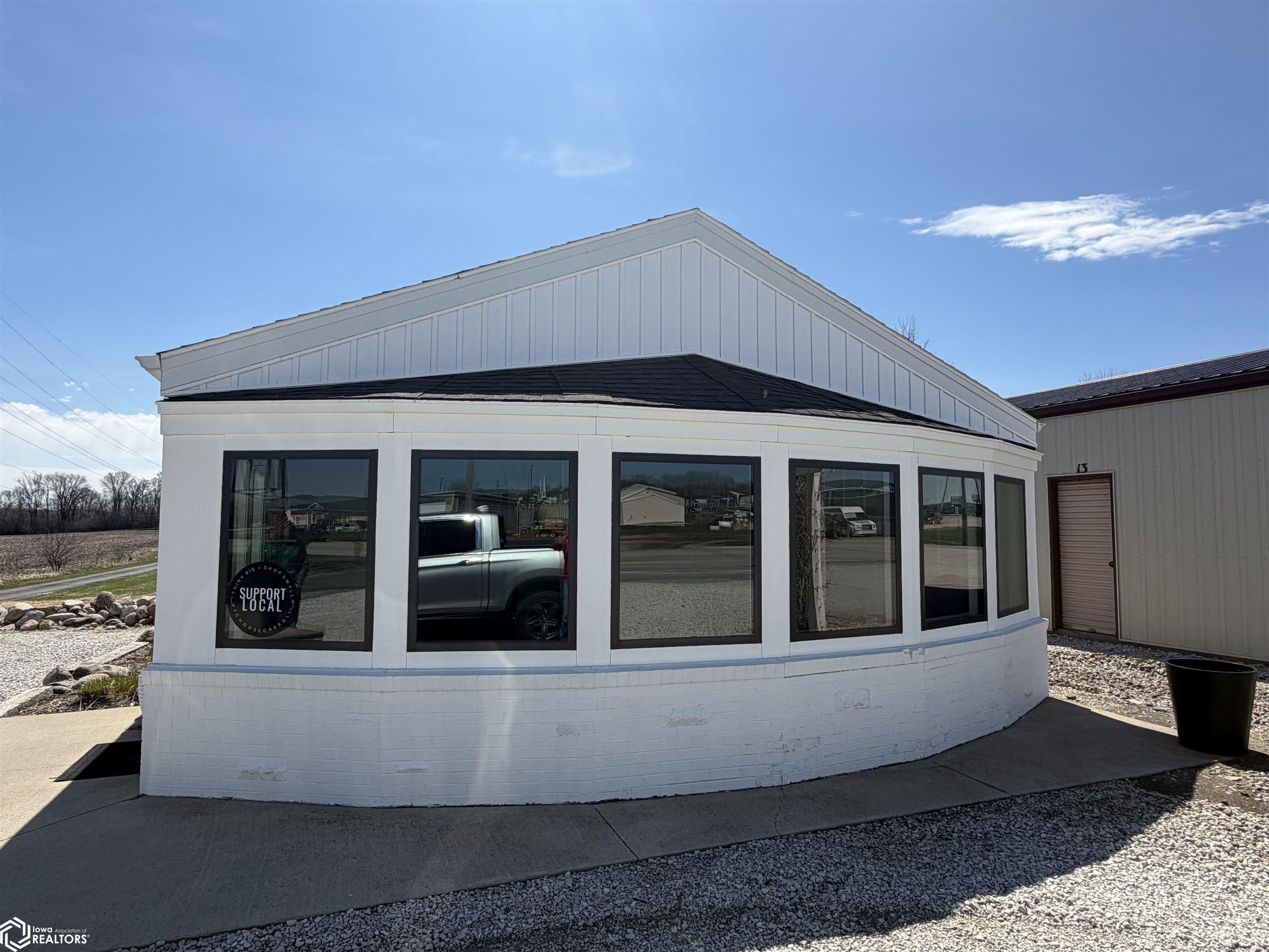 Property Image for 936 E Us Highway 30