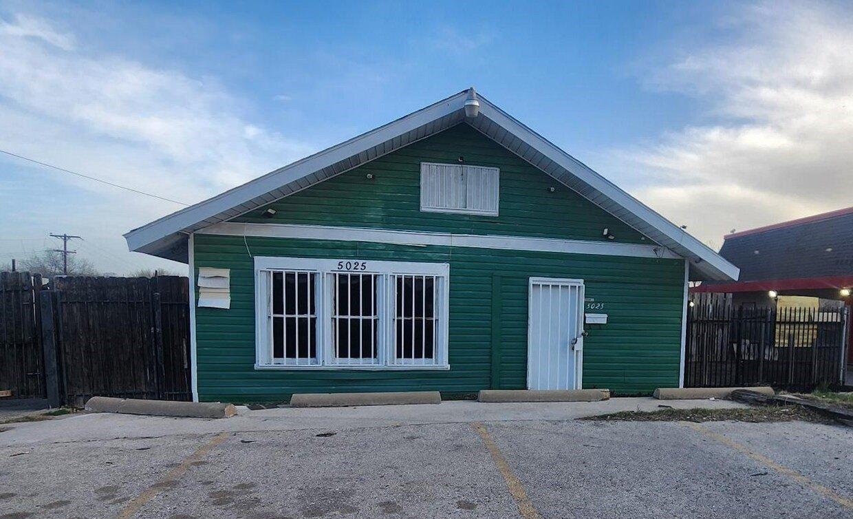 Property Image for 5025 E Lancaster Avenue
