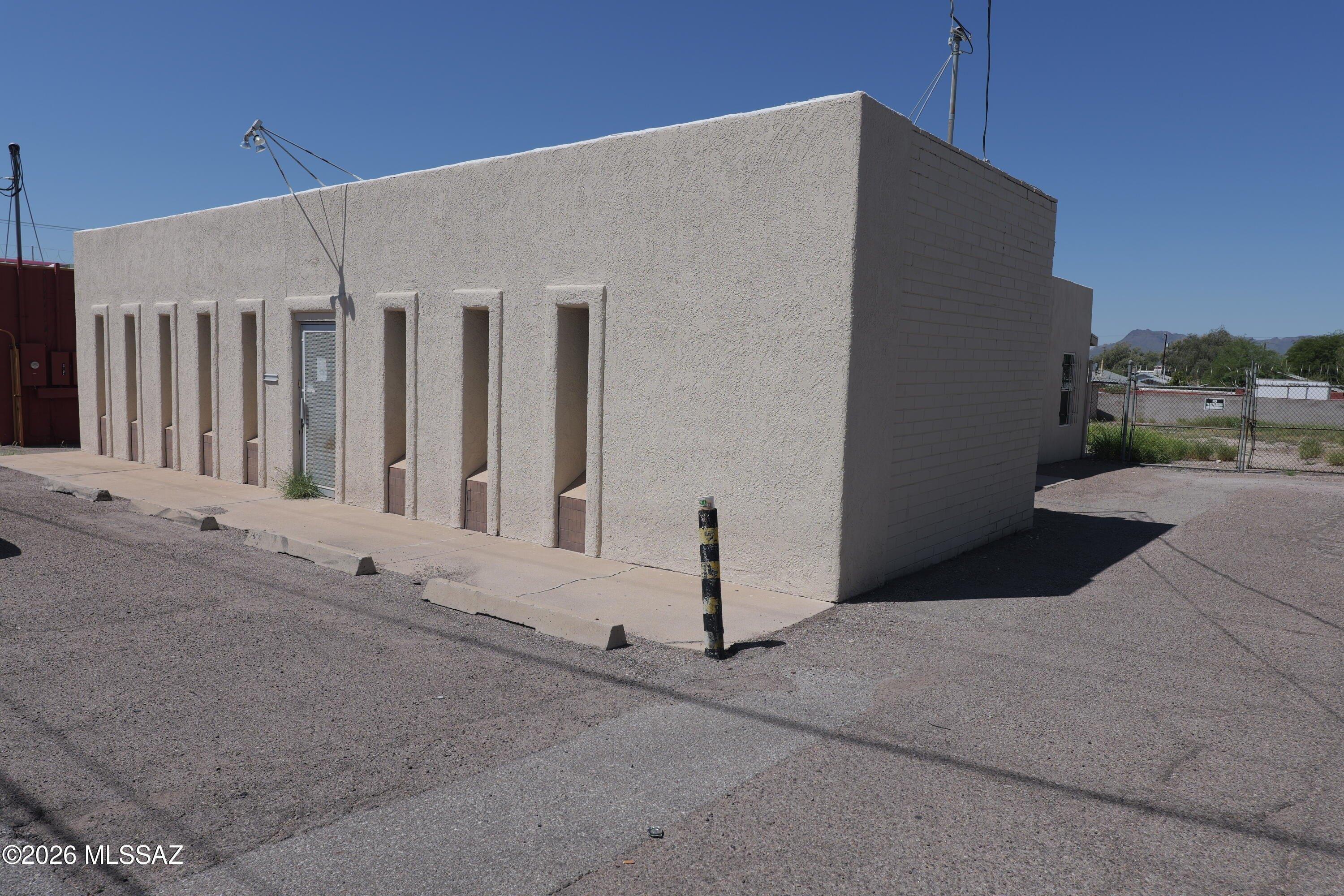 Property Image for 2515 N Stone Avenue