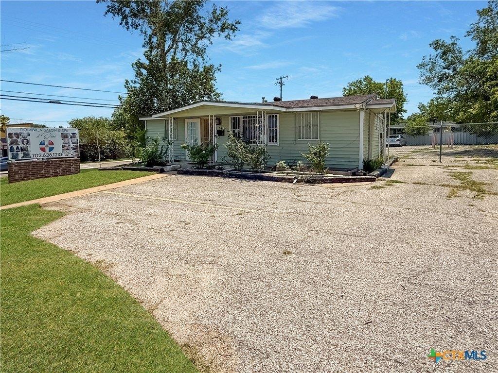 Property Image for 104 W Hallmark Avenue