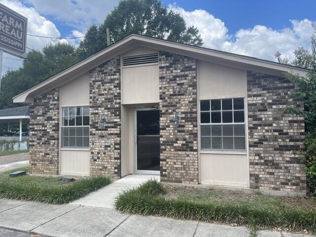 Property Image for 108 Allen St