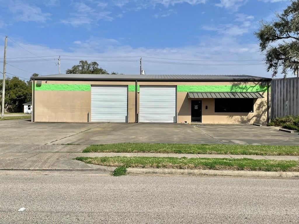 Property Image for 500 E Plantation