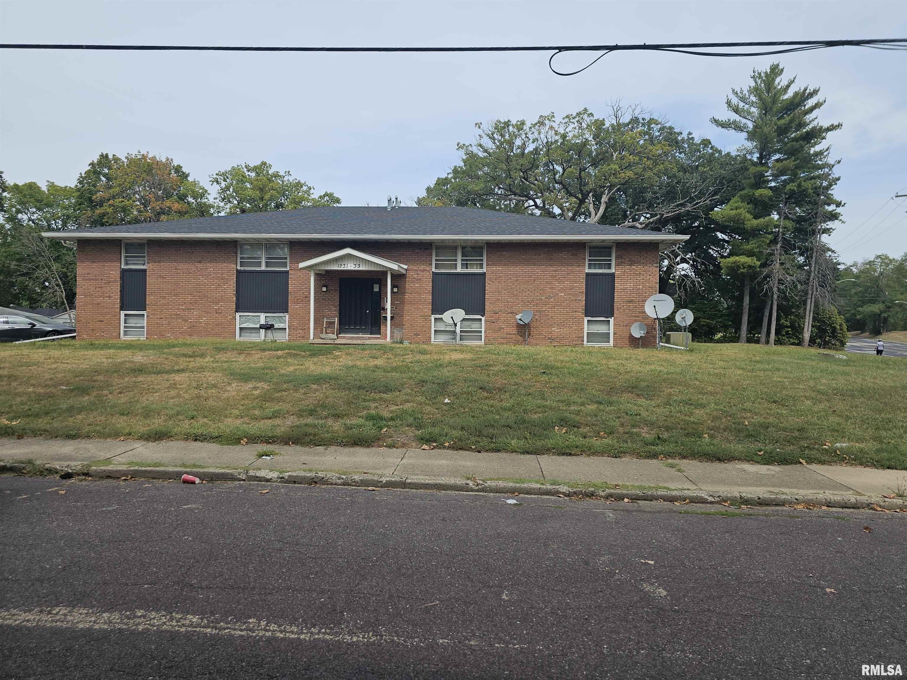 Property Image for 1231 E MAYWOOD Avenue