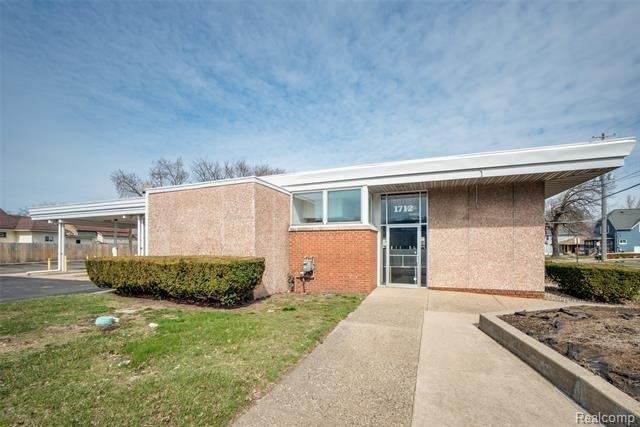 Property Image for 1712 E Michigan Avenue