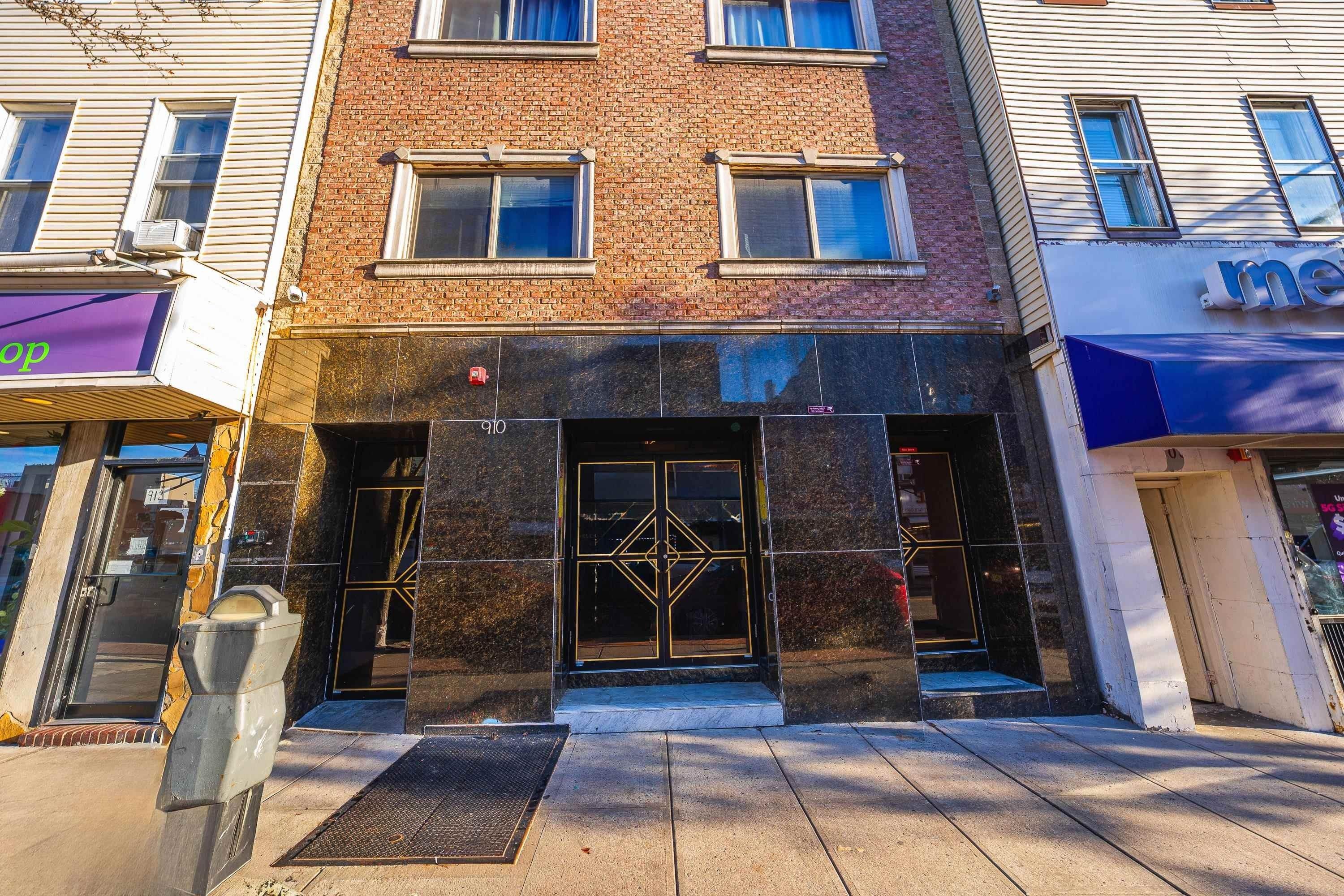 Property Image for 910 Summit Ave