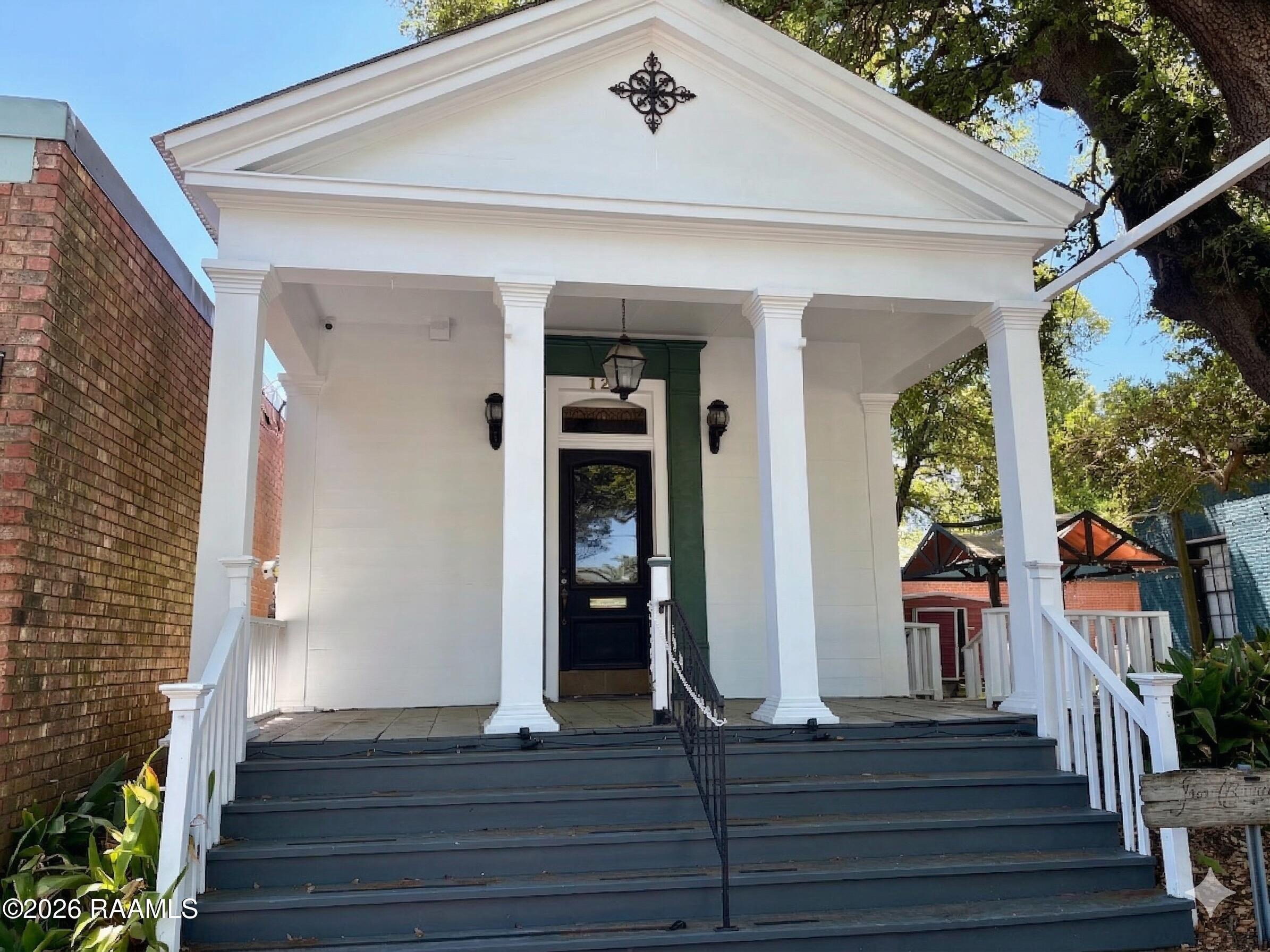 Property Image for 129 W Landry Street