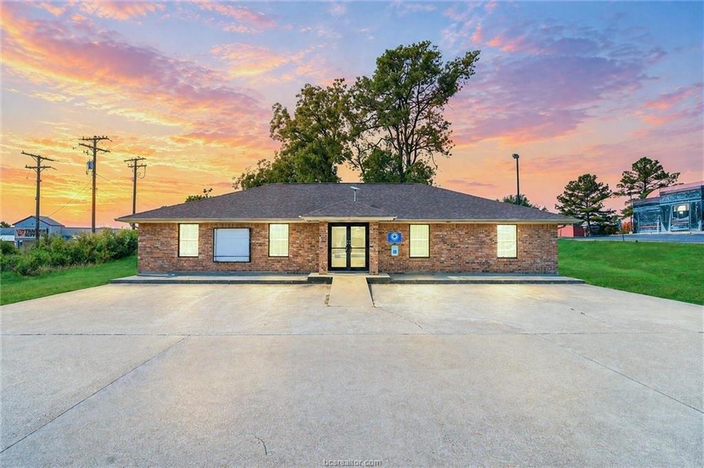 Property Image for 1033 N Market Highway