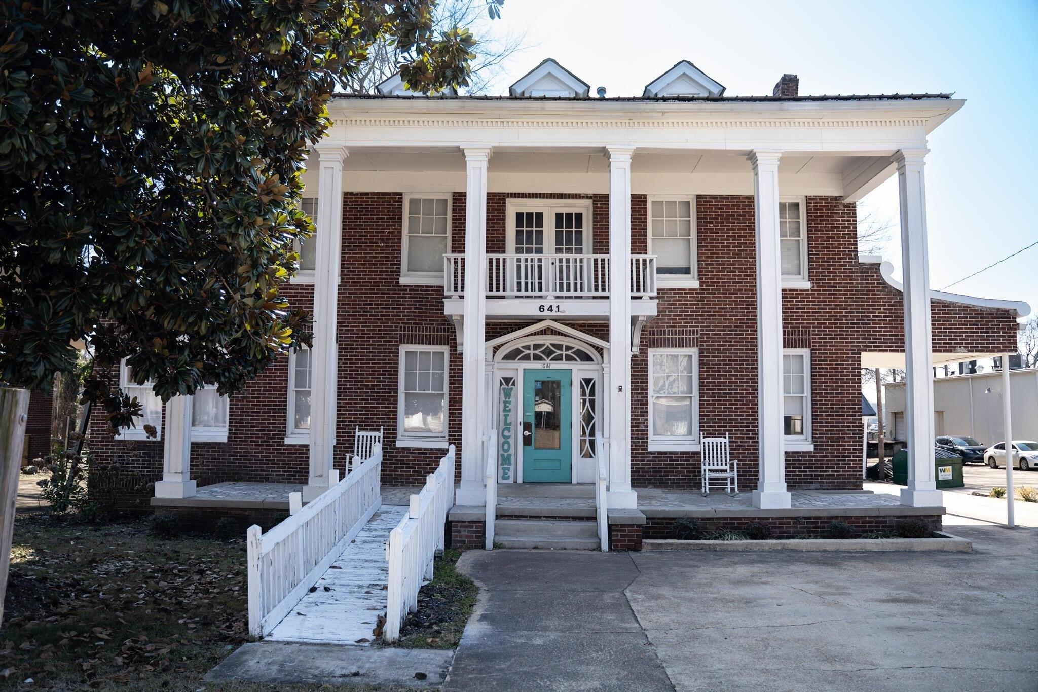 Property Image for 641 W Main St, Tupelo, MS 38804
